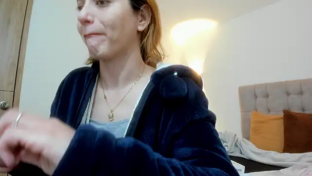 Carolina hernandez22 online show from 15, 10, 2025