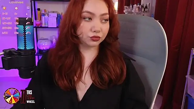 LilyVelvett online show from 13, 9, 2025