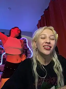 Snapshot of Dooubletroublee chatting on 24, 11, 2025 Dooubletroublee online show from 24, 11, 2025