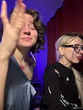 Dooubletroublee online show from 28, 3, 2026