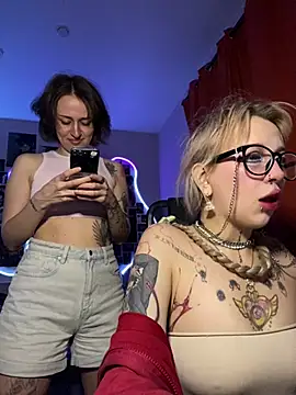 Snapshot of Dooubletroublee chatting on 22, 2, 2026 Dooubletroublee online show from 22, 2, 2026