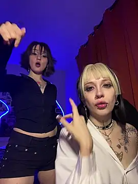 Snapshot of Dooubletroublee chatting on 14, 2, 2026 Dooubletroublee online show from 14, 2, 2026