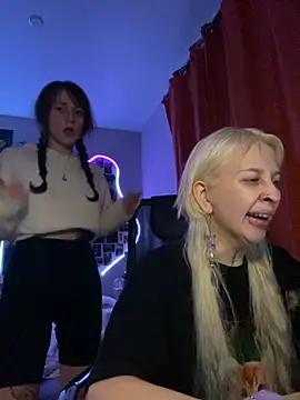 Snapshot of Dooubletroublee chatting on 27, 11, 2025 Dooubletroublee online show from 27, 11, 2025