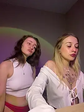 Snapshot of Dooubletroublee chatting on 5, 3, 2025 Dooubletroublee online show from 5, 3, 2025