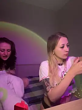 Snapshot of Dooubletroublee chatting on 21, 2, 2025 Dooubletroublee online show from 21, 2, 2025