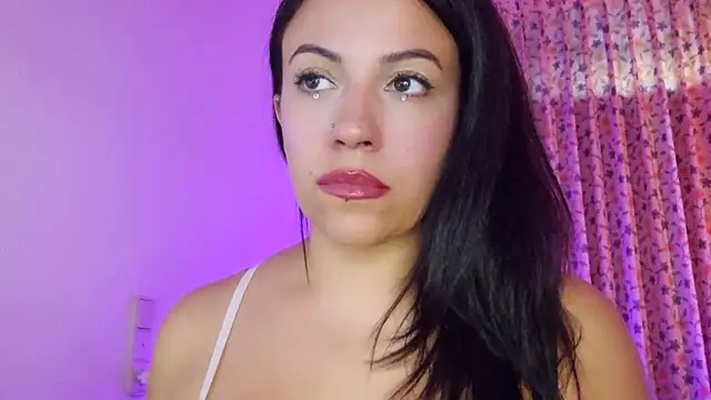 Snapshot of Latina_hot2024 chatting on 1, 10, 2025 Latina hot2024 online show from 1, 10, 2025