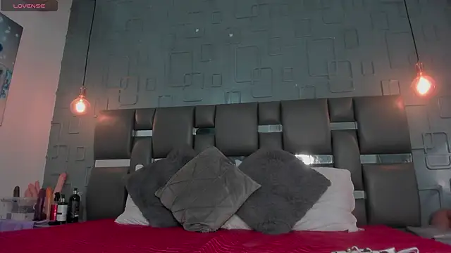 PittAndLunaa online show from 7, 3, 2025