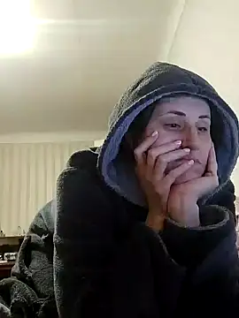 Snapshot of emeli_moon chatting on 29, 1, 2025 emeli moon online show from 29, 1, 2025