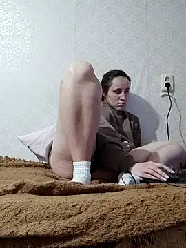 Snapshot of emeli_moon chatting on 21, 11, 2025 emeli moon online show from 21, 11, 2025