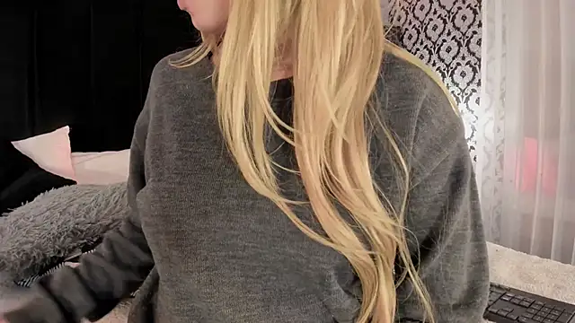 Adeelinee online show from 20, 11, 2025