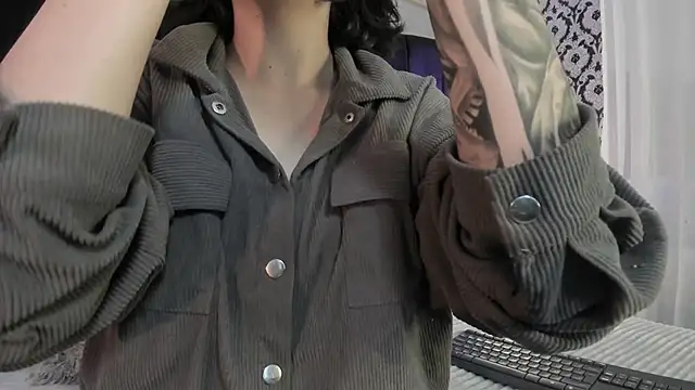 Adeelinee online show from 18, 11, 2025