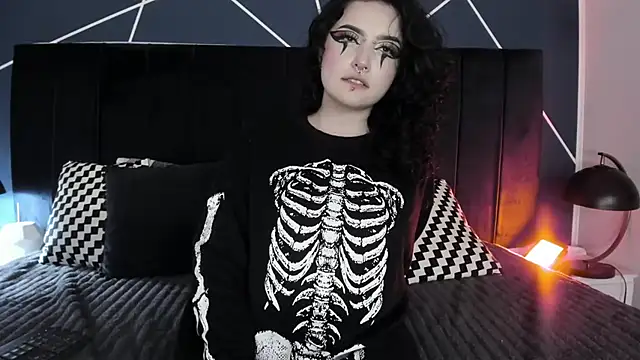 Adeelinee online show from 18, 3, 2025