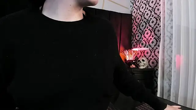 Adeelinee online show from 3, 10, 2025