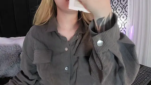 Adeelinee online show from 19, 11, 2025