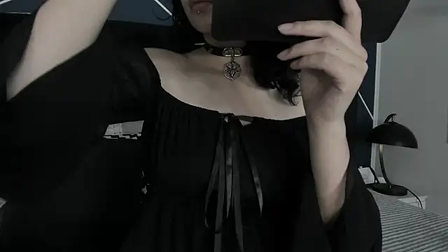 Adeelinee online show from 20, 2, 2025