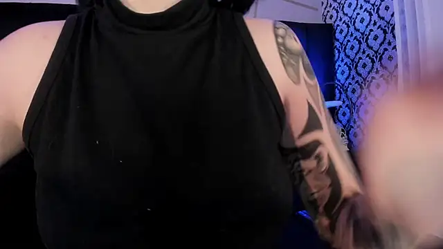 Adeelinee online show from 4, 12, 2025