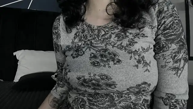 Adeelinee online show from 6, 3, 2025