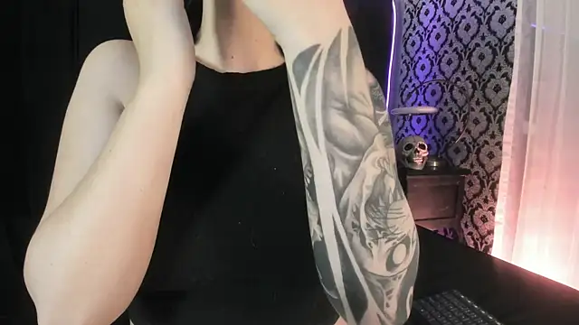 Adeelinee online show from 5, 2, 2026