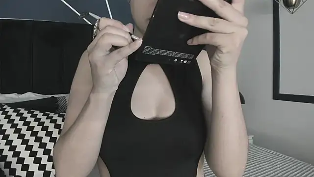 Adeelinee online show from 18, 2, 2025