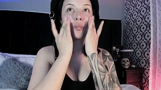 Adeelinee online show from 4, 4, 2026