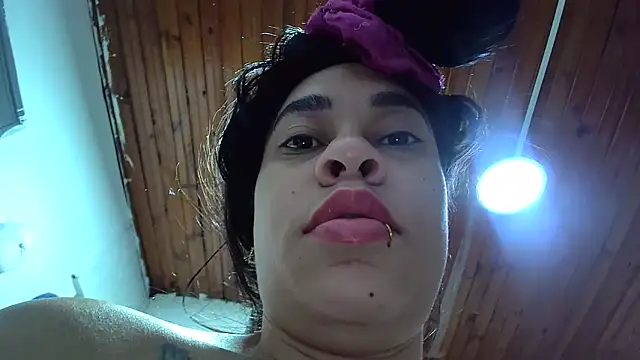 white sexy  online show from 18, 10, 2025