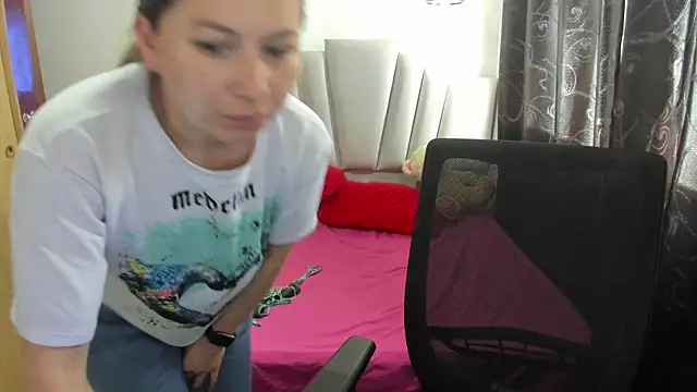 Snapshot of samantha__wilson chatting on 4, 11, 2025 samantha wilson online show from 4, 11, 2025