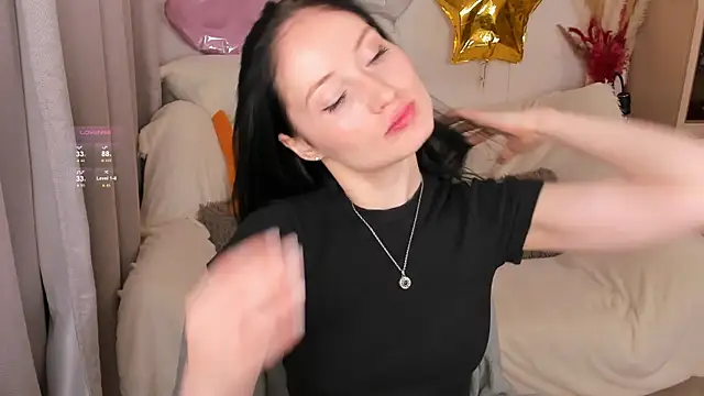 LisaMooore online show from 18, 10, 2025