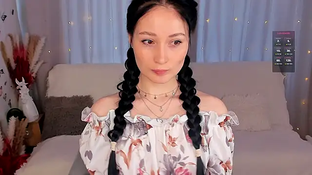 LisaMooore online show from 14, 2, 2025