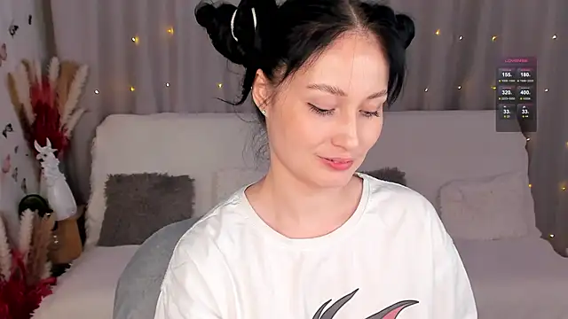 LisaMooore online show from 15, 2, 2025