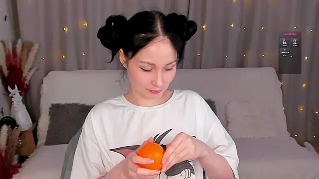 LisaMooore online show from 15, 2, 2025