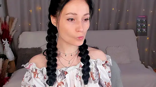 LisaMooore online show from 14, 2, 2025