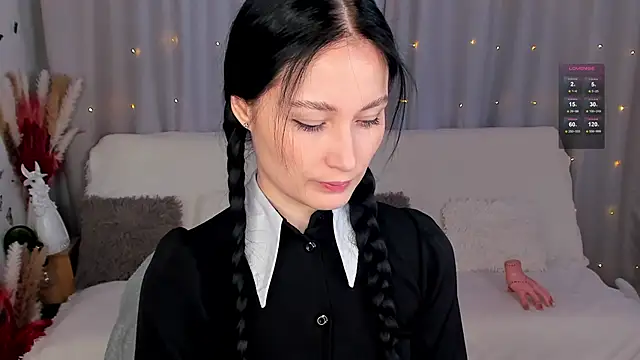 LisaMooore online show from 13, 2, 2025