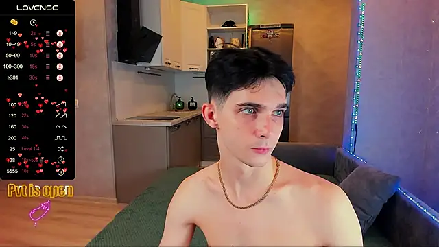 Aaron Boom online show from 31, 10, 2025