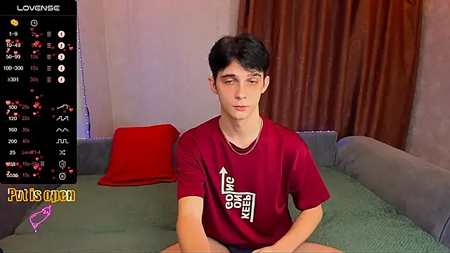 Snapshot of Aaron_Boom chatting on 4, 12, 2025 Aaron Boom online show from 4, 12, 2025