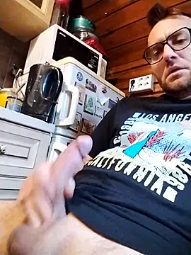 Snapshot of tomee83 chatting on 14, 11, 2025 tomee83 online show from 14, 11, 2025