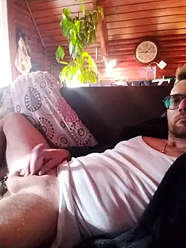 Snapshot of tomee83 chatting on 11, 10, 2025 tomee83 online show from 11, 10, 2025