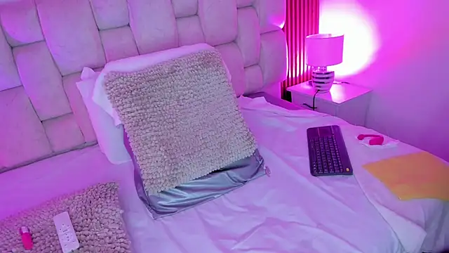 SophiaWylde online show from 28, 10, 2025