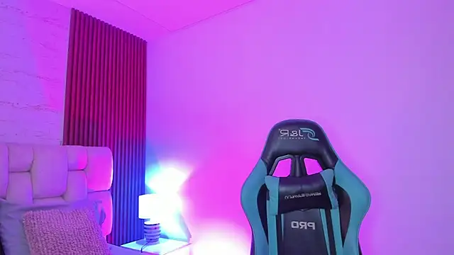 SophiaWylde online show from 19, 9, 2025