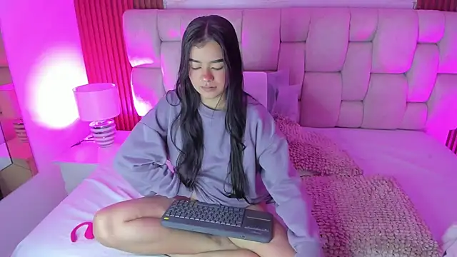 SophiaWylde online show from 6, 11, 2025