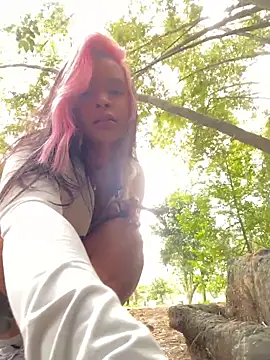 sarah salis  online show from 19, 11, 2025