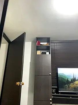 sarah salis  online show from 19, 10, 2025