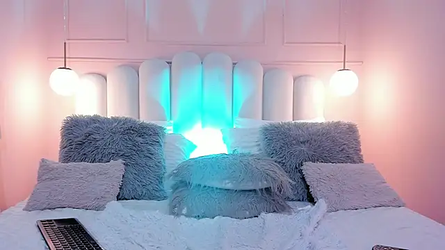 sarah salis  online show from 6, 11, 2025