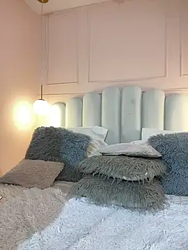 sarah salis  online show from 11, 11, 2025