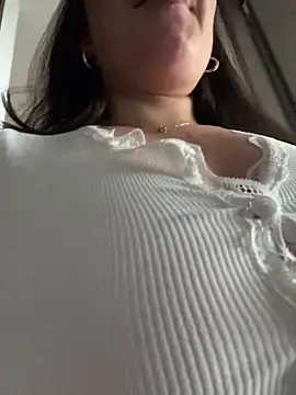 Snapshot of sukhakunis1 chatting on 17, 5, 2026 sukhakunis1 online show from 17, 5, 2026