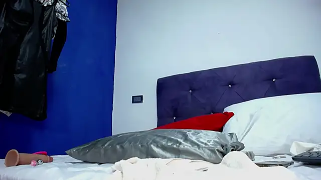 Squirter pussybomb online show from 8, 3, 2025