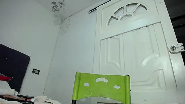 Squirter pussybomb online show from 15, 5, 2026
