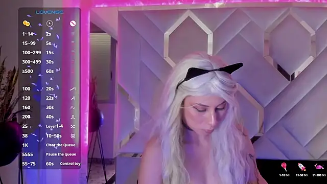 Snapshot of Sara_Foxx1 chatting on 14, 9, 2025 Sara Foxx1 online show from 14, 9, 2025