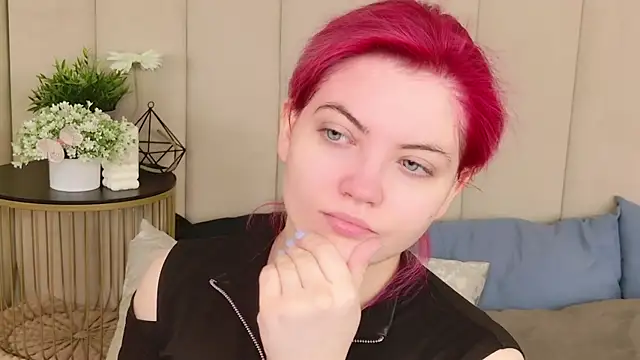 Lisa Adam online show from 4, 12, 2025