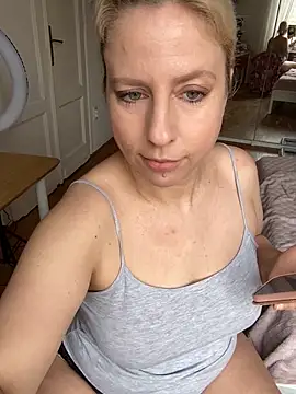 Snapshot of MariaValentine chatting on 12, 2, 2026 MariaValentine online show from 12, 2, 2026