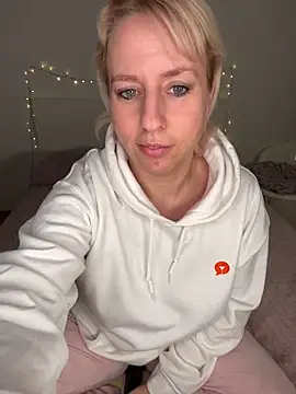 MariaValentine online show from 17, 12, 2025